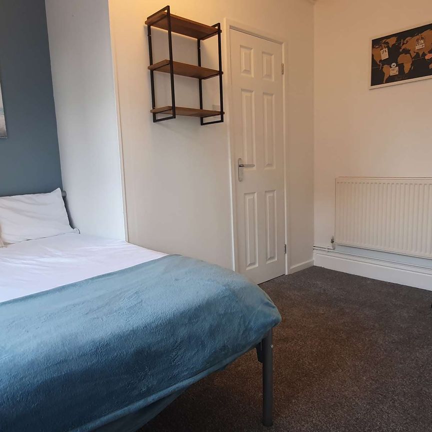 Lovely shared house Room 2 - Photo 2