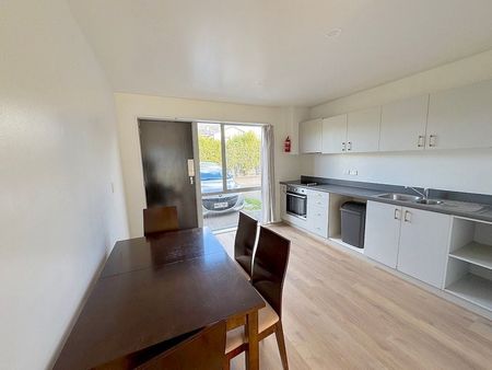 A home with new renovations - Photo 4