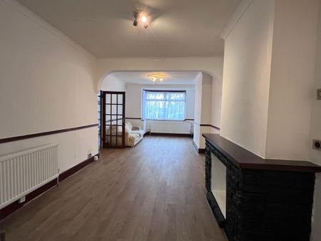 3 bedroom semi-detached house to rent - Photo 2