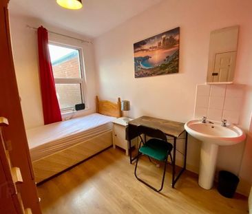 Donegall Road, Room 2, All Bills Included, Belfast, BT12 5NA - Photo 2