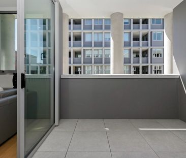 Beautiful 1 Bedroom Apartment with Balcony - Photo 5