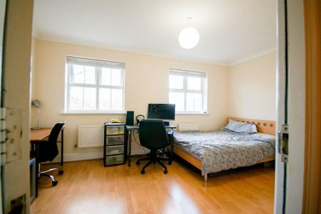 4 bedroom property to rent - Photo 2