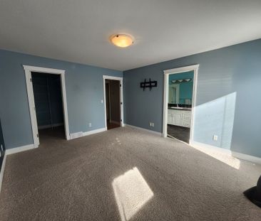 Beautiful 4 Bedroom House in Kentwood! - Photo 5