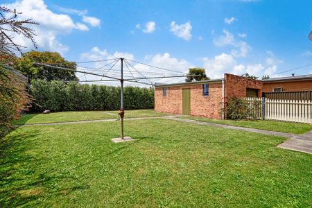 10 Grammar Street, Wendouree - Photo 2