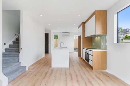 Modern Luxury - Unbeatable Location - Photo 4