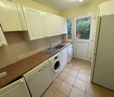 Chobham Road, Knaphill, Woking, Surrey, GU21 2SU - Photo 6