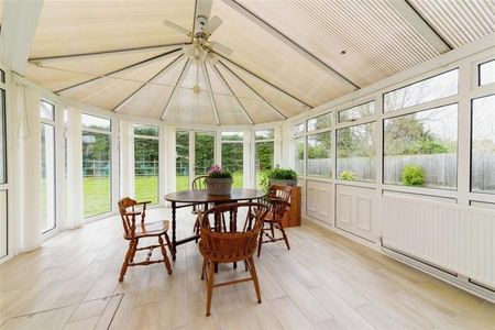 Warmington - Photo 2