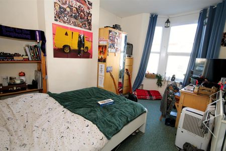 4 bed terraced house to rent in Doone Road, Bristol, BS7 - Photo 3