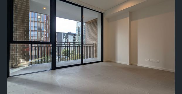 Stylish Apartment Living in Melrose Park with Entertainer's Balcony - Photo 1