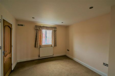 4 bedroom detached house to rent - Photo 4