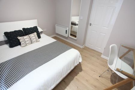 4 bedroom flat to rent - Photo 5