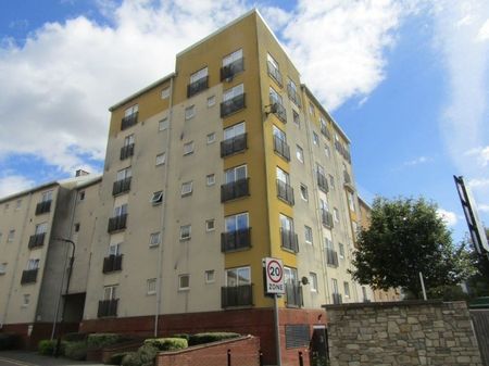 Carpathia Drive, Southampton - Photo 2