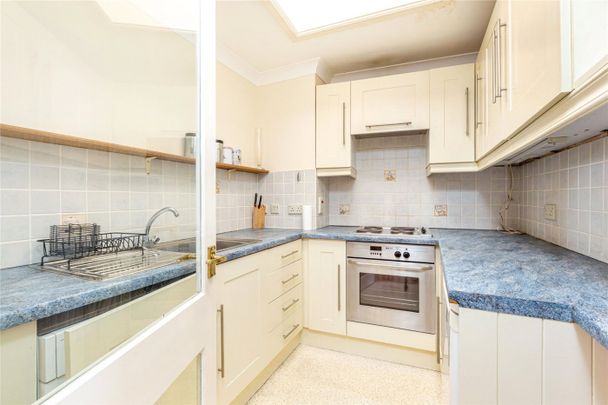 Earls Court Road, London, SW5 - Photo 1