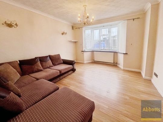 Avondale Road, Basildon - Photo 1