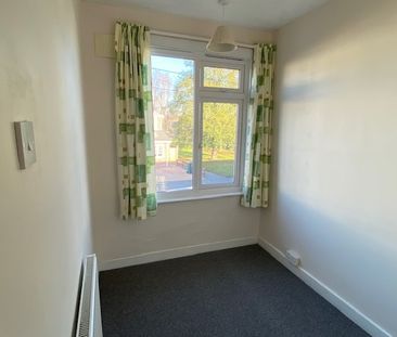 3 Bed Terraced House, Poitiers Road, CV3 - Photo 2