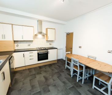 Burchett Grove, Woodhouse, Leeds - Photo 3