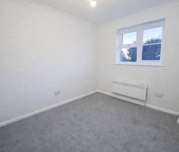 2 bedroom link detached house to rent - Photo 2