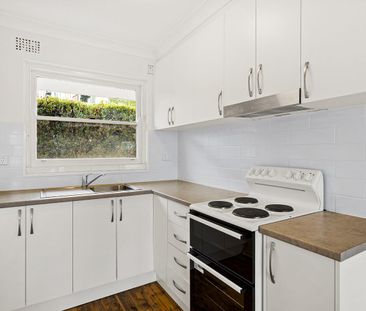 Peaceful living in leafy Mount Keira - Photo 4