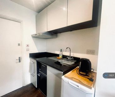 Studio to rent - Photo 2