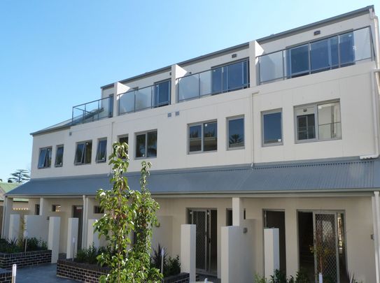 Spacious Two Bedroom Townhouse with Three Car Garage - Photo 1