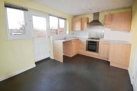 2 bedroom semi-detached house to rent - Photo 2