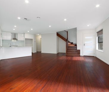 Well-Maintained 3-Bedroom Townhouse in Prime Location! - Photo 1