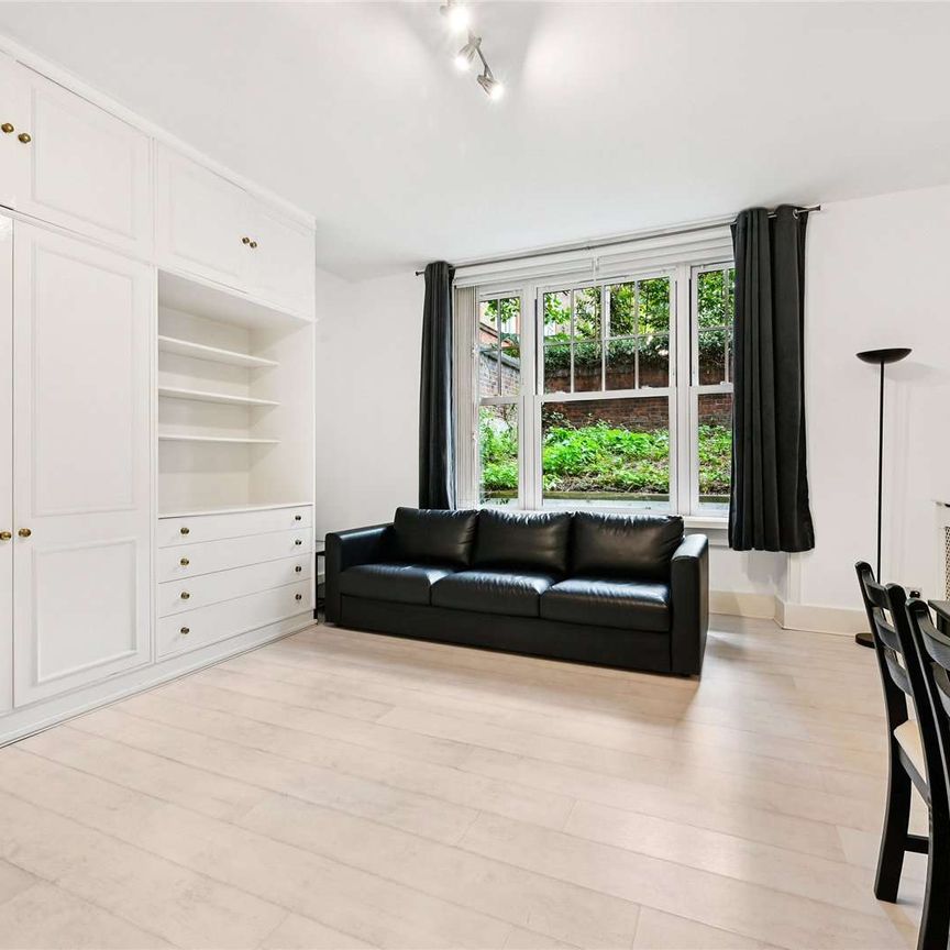 A spacious and well proportioned, self-contained studio apartment benefitting from access to communal gardens, walking distance to Gloucester Road Station - Photo 1