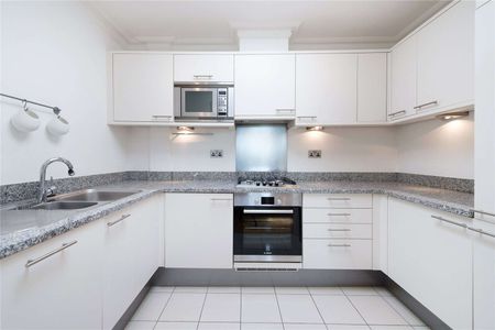 Found in a convenient location, this charming two bedroom flat is situated on the fifth floor of a smart and well maintained stucco-fronted building. - Photo 4