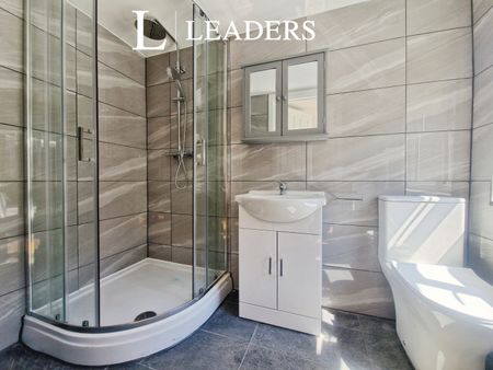 studio to rent Cliff Avenue, Westcliff-on-Sea, Essex, SS0 - Photo 4