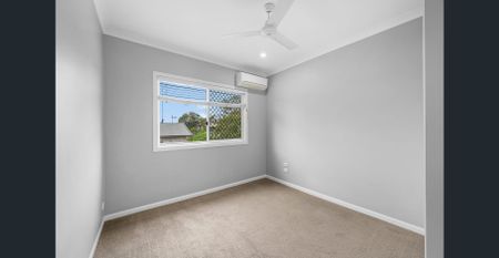HIGH SET WEST GLADSTONE HOME - FULL OF CHARACTER & AMBIENCE ... - Photo 4