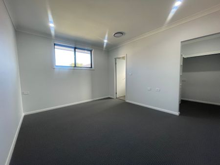 Brand New 5-Bedroom Duplex in Prime Location - Photo 3