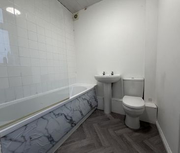 3 bedroom semi-detached house to rent - Photo 6