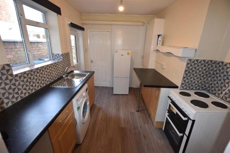 2 bedroom apartment to rent - Photo 4