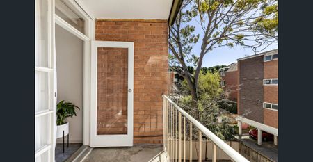 Updated Comfort and Superb Convenience in Hawthorn! - Photo 2