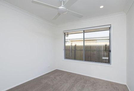 Stunning Family Home - Dual Living Space, Ducted A/C - Photo 3