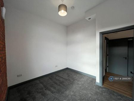 2 bedroom flat to rent - Photo 5