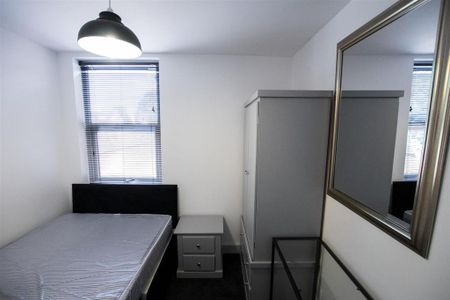 6 bedroom house to rent - Photo 2