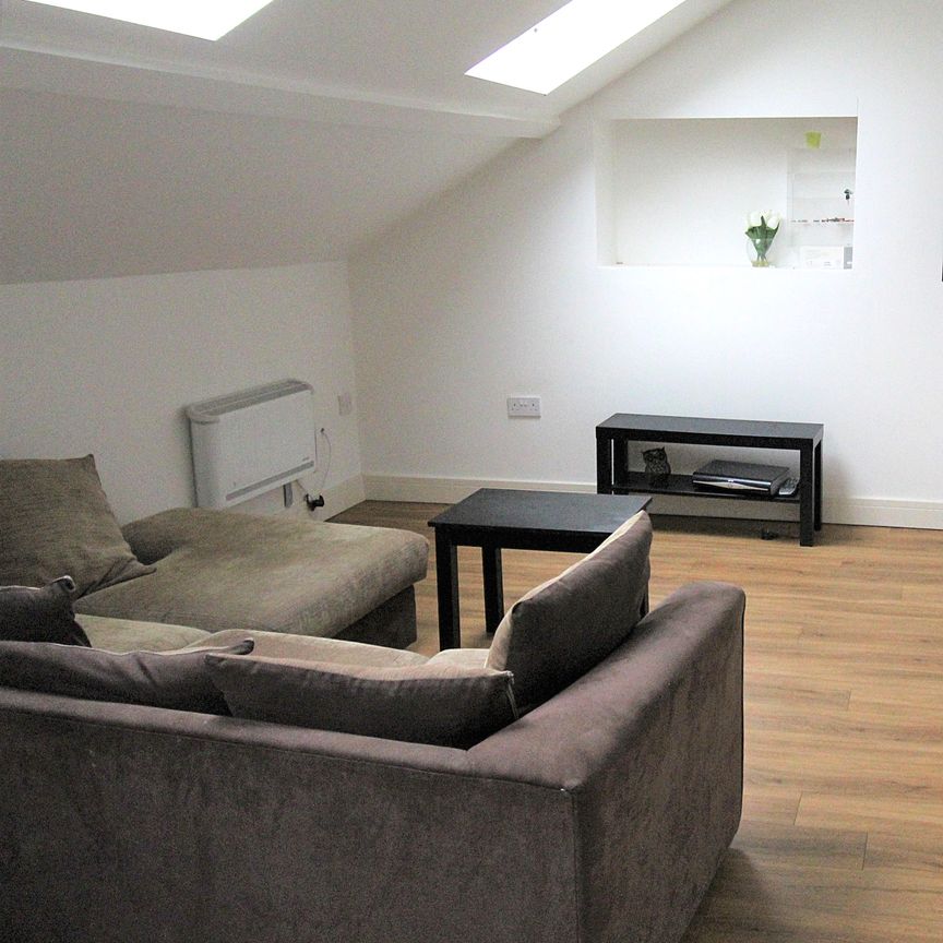 £825 PCM, Furnished One Bedroom Second Floor Flat in Windsor Road, Penarth, CF64 1JN - Photo 1