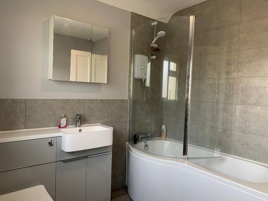 1 bedroom in a house share to rent - Photo 1