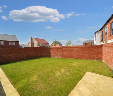 Kingfisher Drive, Northampton, Upton - Photo 5