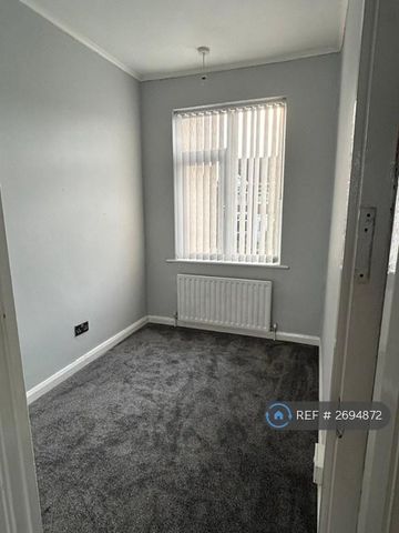 3 bedroom terraced house to rent - Photo 4