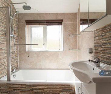 1 bedroom in a house share to rent - Photo 6