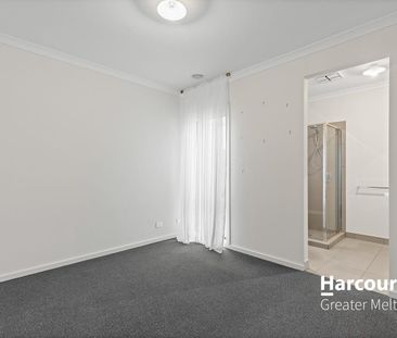 Modern Comfort! 3 Bedroom Home in Manor Lakes - Photo 1