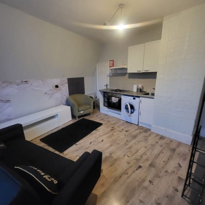 1 Bed Flat, Kingsland Road, E8 - Photo 1