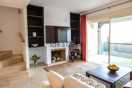 Alquiler de chalet adosado en Calle Monte s/n - Photo 5