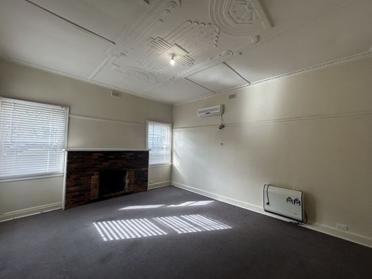 ONE BEDROOM COTTAGE ! - Photo 1