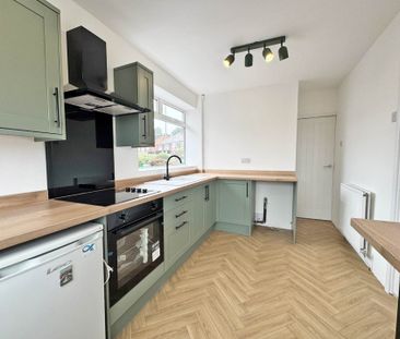 Surrey Avenue, High Crompton - Photo 4