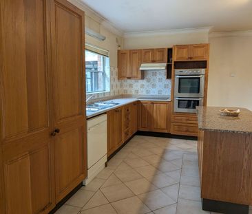 Massive Four Bedroom Home in the Heart of Maroubra - Photo 4