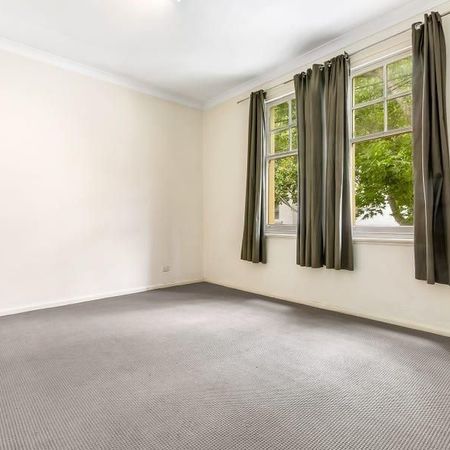 One bedroom apartment plus study in the heart of Woollahra Village - Photo 3