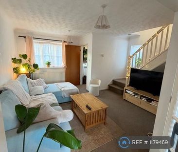3 bedroom semi-detached house to rent - Photo 2